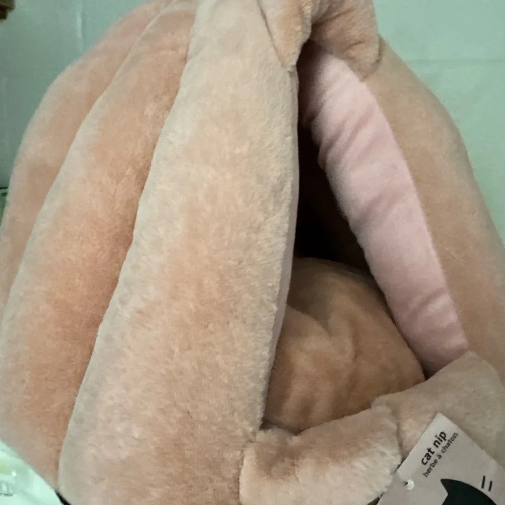 Cozy Pink Cat Bed - catnip - new with tags cozy tee pee style pink bed for cats